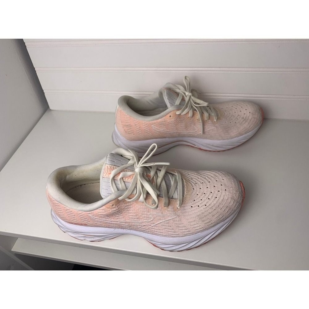Mizuno Wave Rider 25 Women's Running Shoes Peach White Athletic Sneakers